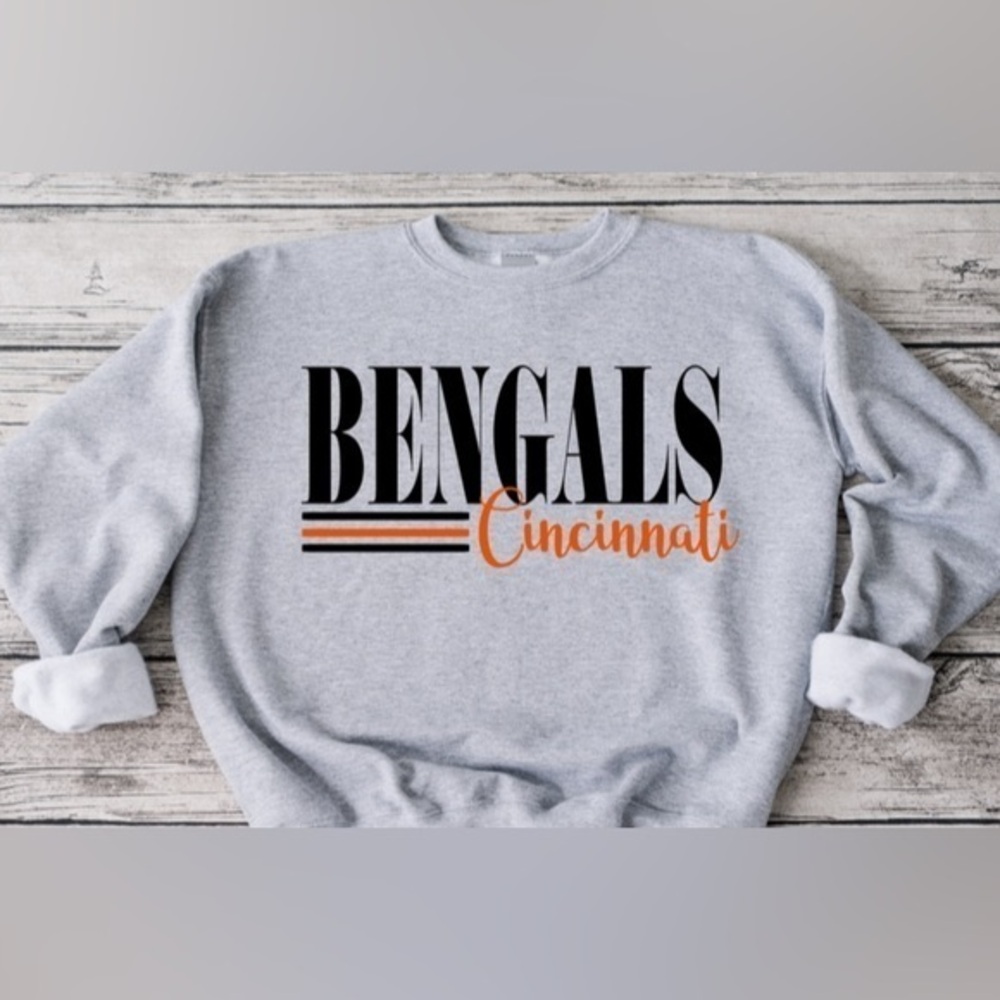 ⭐️HP⭐️ Bengals Stripe Crewneck